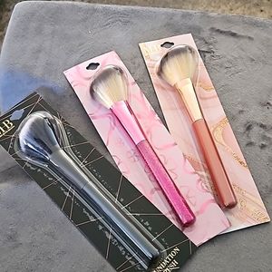 LARGE FOUNDATION BRUSH